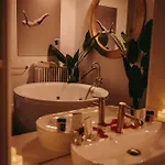 Maison Marie-Astrid, Guest House , Suite Avec Balneo Privee بيت ضيافة