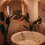 Maison Marie-Astrid, Guest House , Suite Avec Balneo Privee